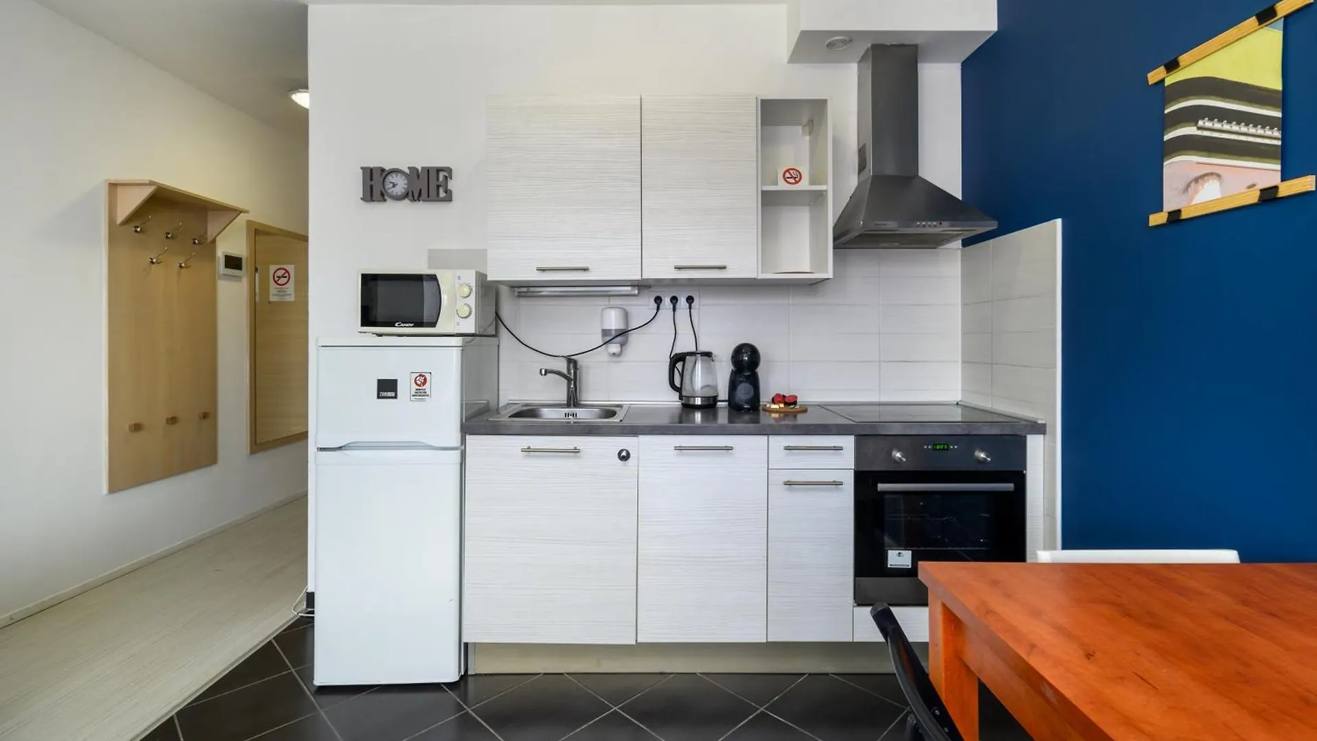 Sun Resort Residential Suite-Free Parking Garage Same Building Budapest Apartment